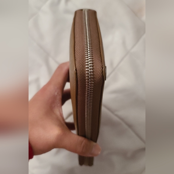 Authentic preloved Gucci zippy long leather wallet - Picture 11 of 16